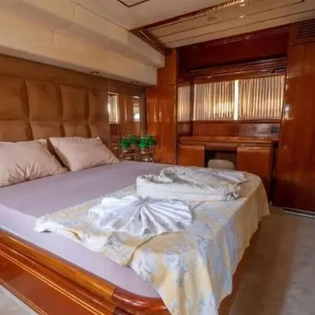 Hotel en barco Hans Beys Yatch *