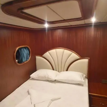 Hans Beys Yatch *